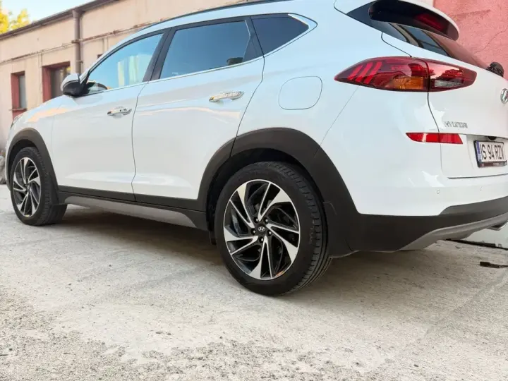 Hyundai Tucson III 2.0 CRDI 4WD 8AT Luxury