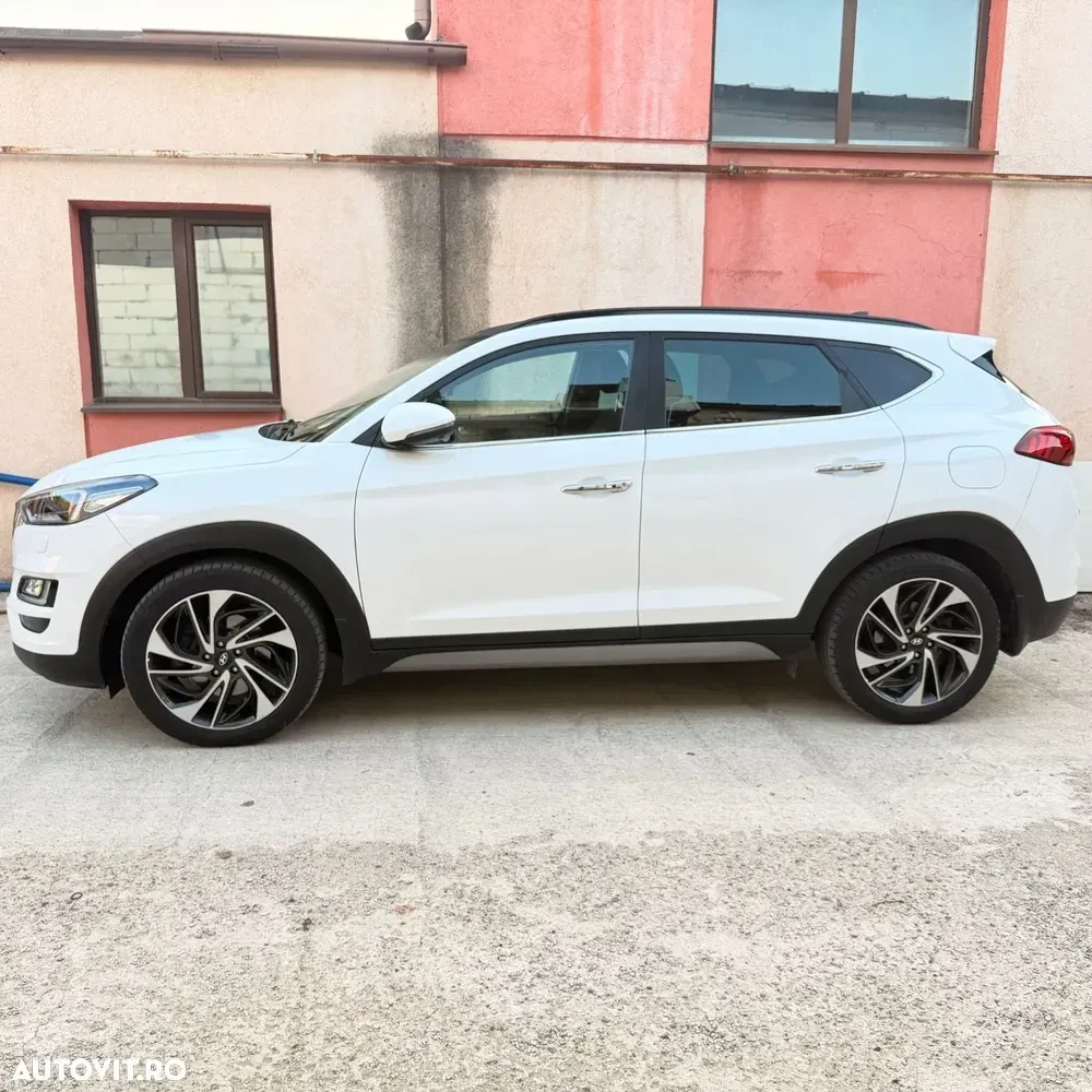 Hyundai Tucson III 2.0 CRDI 4WD 8AT Luxury — imagine 5