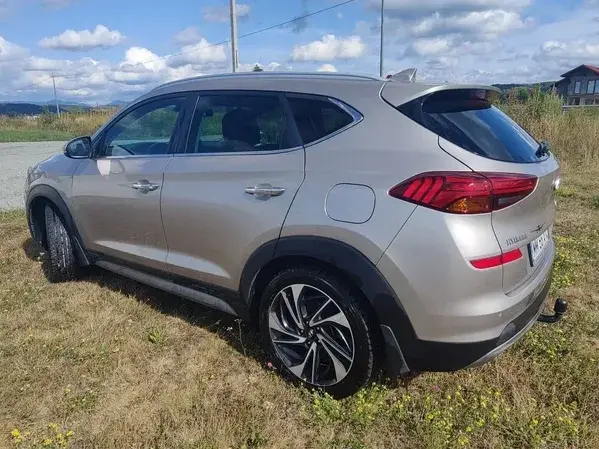 Hyundai Tucson 2.0 CRDI 4WD 8AT Premium