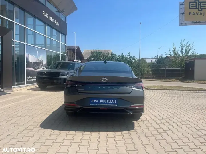 Hyundai Elantra 1.6 l 123 CP CVT Exclusive Navi