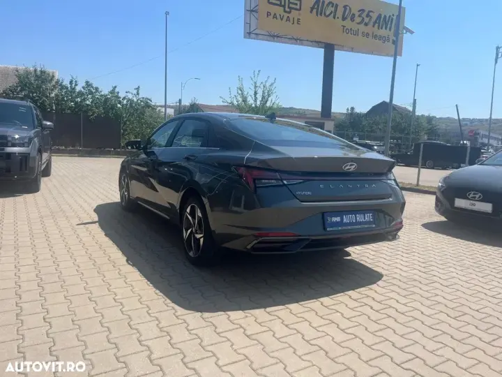 Hyundai Elantra 1.6 l 123 CP CVT Exclusive Navi