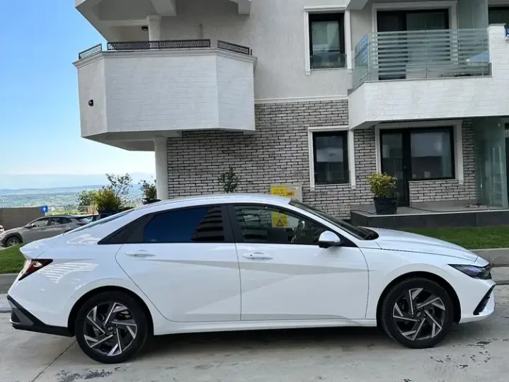 Hyundai Elantra VII 1.6 l 123 CP CVT Exclusive