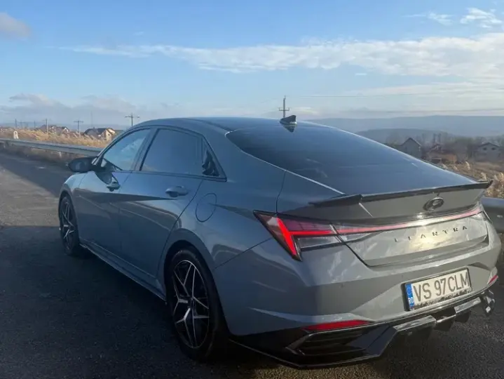 Hyundai Elantra VII 1.6 l 123 CP CVT Exclusive Navi