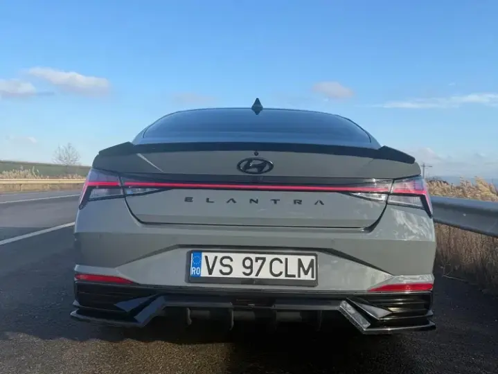 Hyundai Elantra VII 1.6 l 123 CP CVT Exclusive Navi