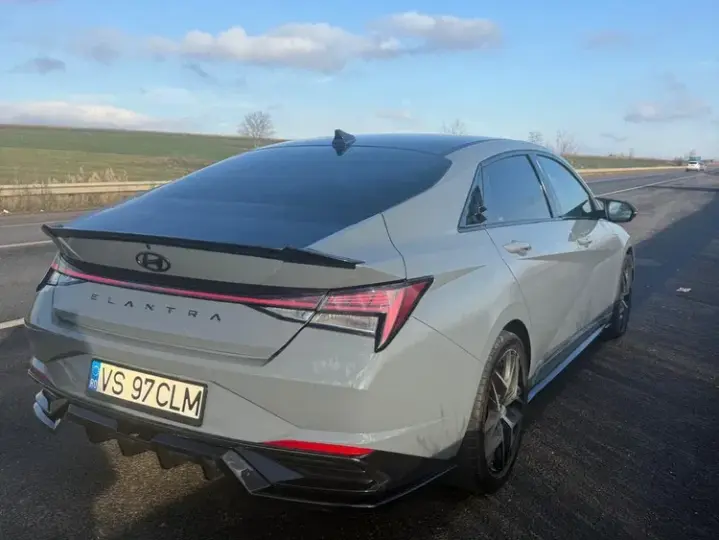 Hyundai Elantra VII 1.6 l 123 CP CVT Exclusive Navi