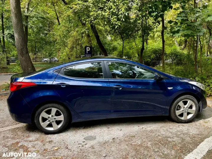 Hyundai Elantra V