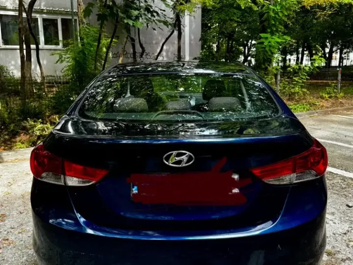 Hyundai Elantra V