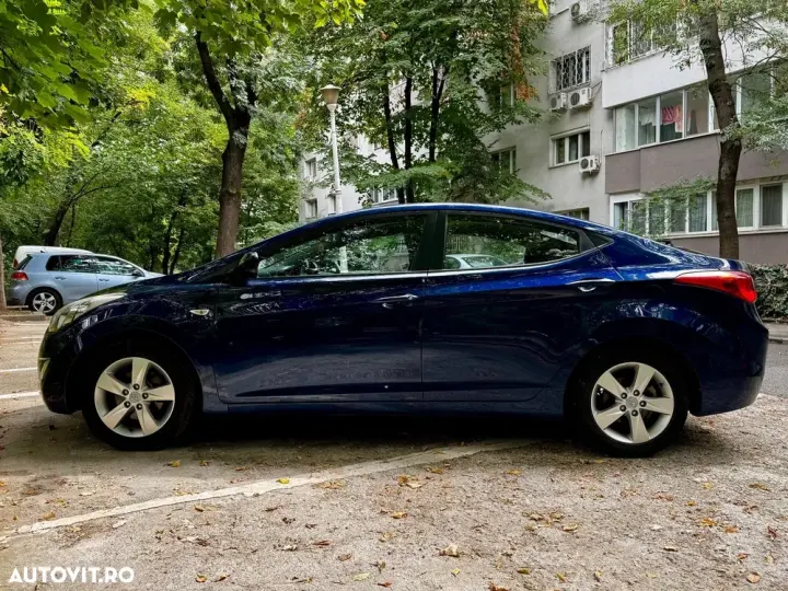 Hyundai Elantra V