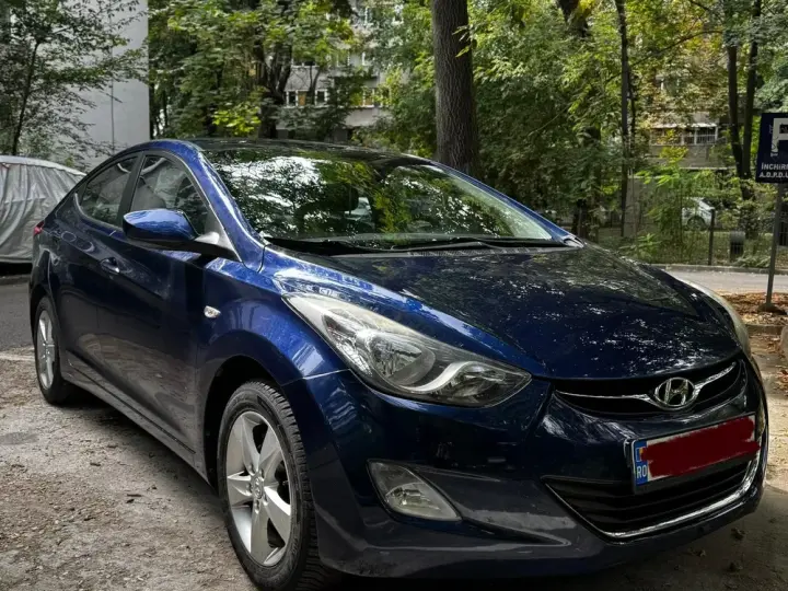 Hyundai Elantra V