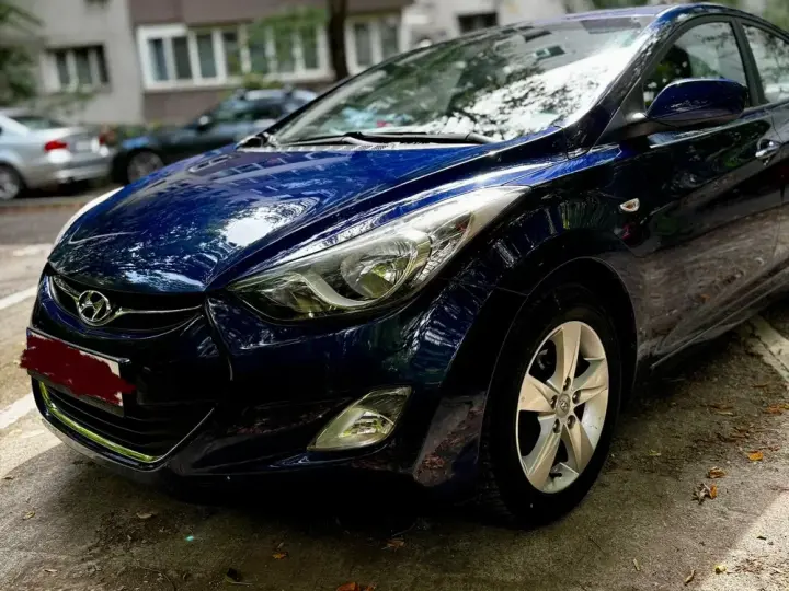 Hyundai Elantra V