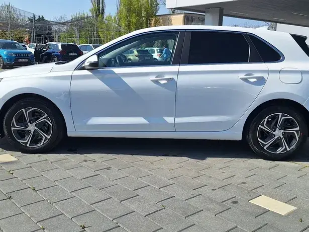 Hyundai i30 1.5 110CP 5DR M/T Highway