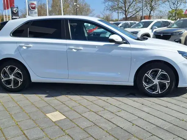Hyundai i30 1.5 110CP 5DR M/T Highway