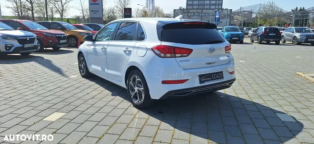 Hyundai i30 1.5 110CP 5DR M/T Highway — imagine 5