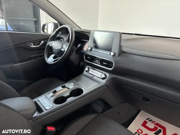 Hyundai Kona Select