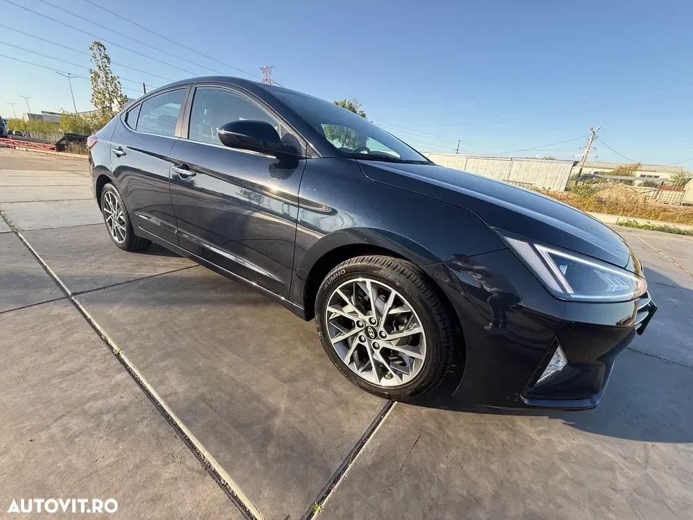 Hyundai Elantra VI 1.6 MPi Aut. Exclusive — imagine 3