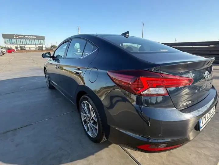 Hyundai Elantra VI 1.6 MPi Aut. Exclusive