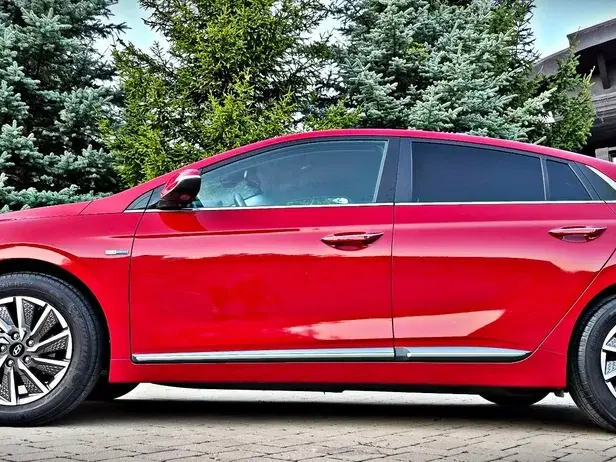 Hyundai IONIQ Business