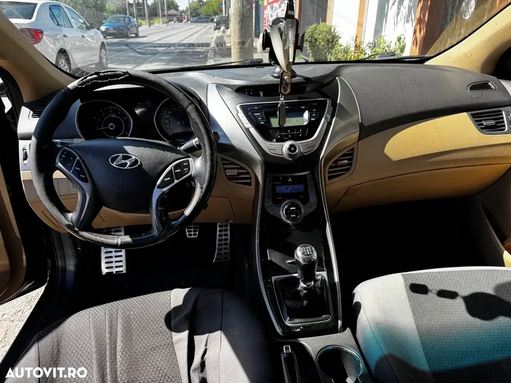Hyundai Elantra V 1.6 MPi Highway — imagine 3