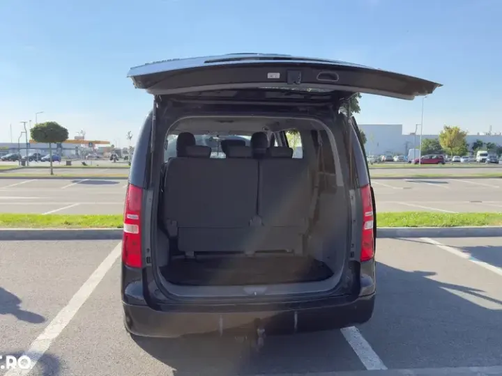 Hyundai H-1 Starex