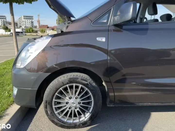 Hyundai H-1 Starex