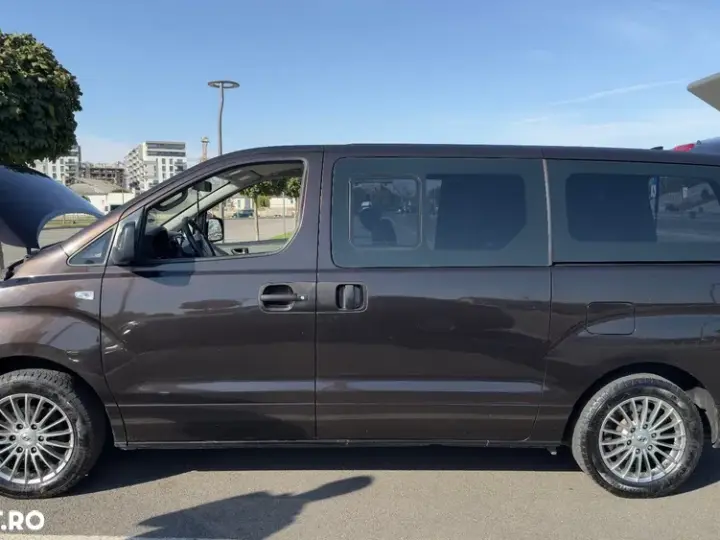 Hyundai H-1 Starex