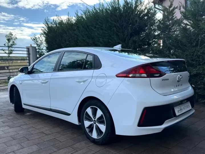 Hyundai IONIQ 1.6 GDI Premium