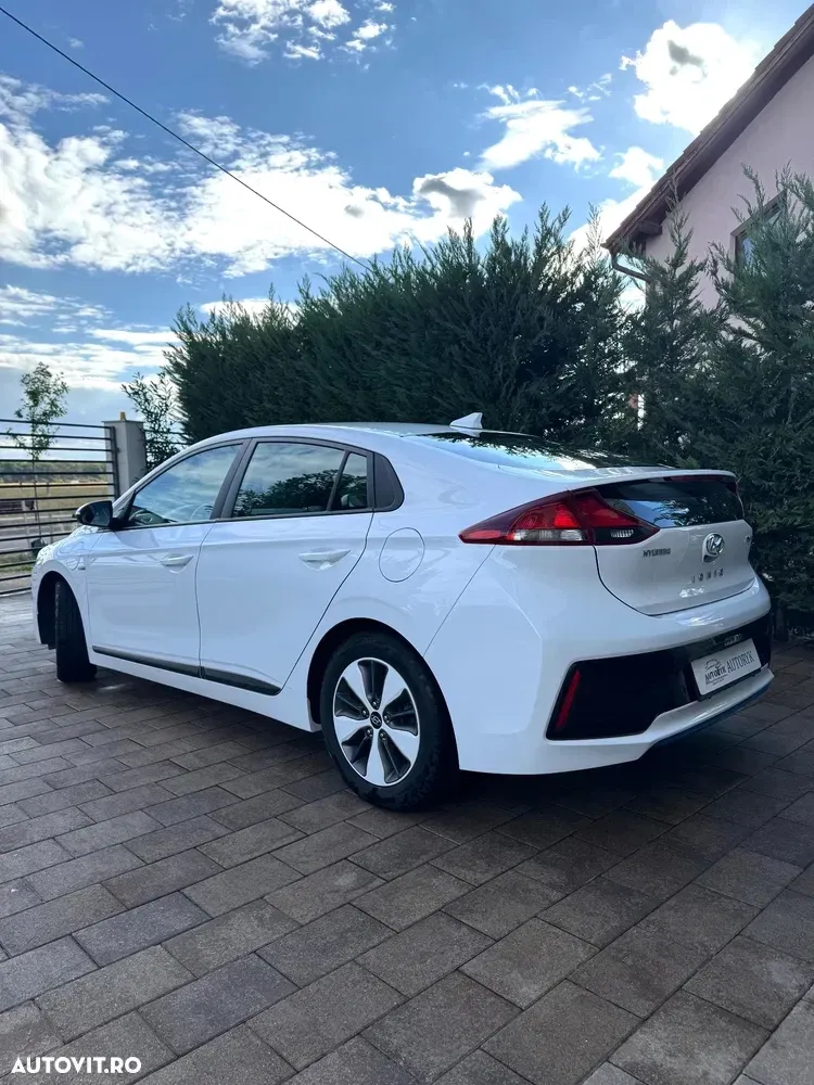 Hyundai IONIQ 1.6 GDI Premium — imagine 3