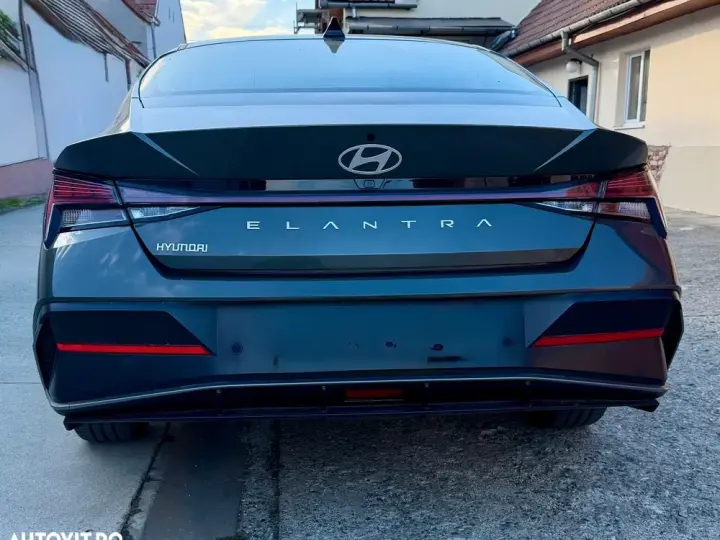 Hyundai Elantra VII 1.6 l 123 CP CVT Highway