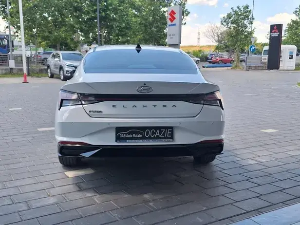 Hyundai Elantra 1.6 l 123 CP CVT Highway