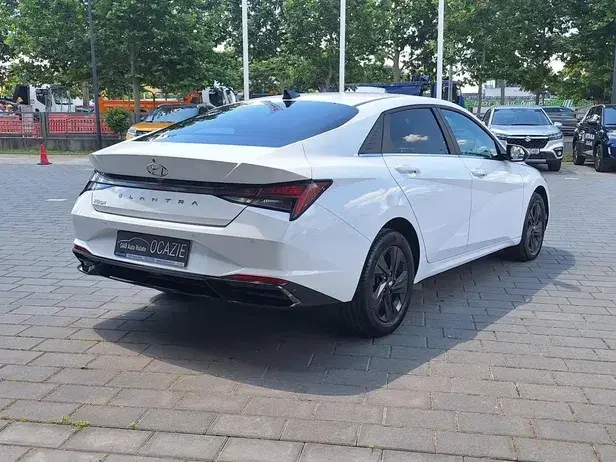 Hyundai Elantra 1.6 l 123 CP CVT Highway