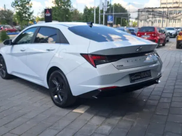 Hyundai Elantra 1.6 l 123 CP CVT Highway