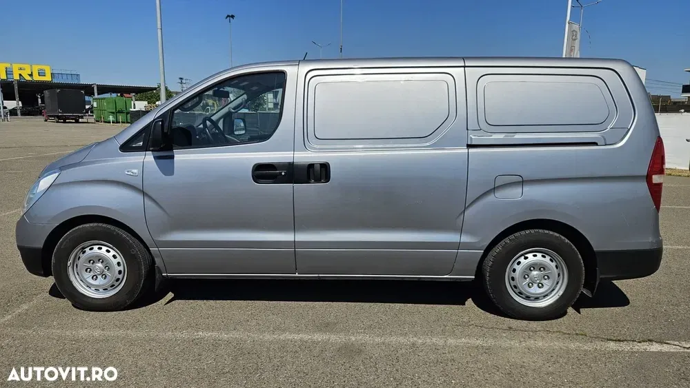Hyundai H-1 Cargo teilverglast DF — imagine 2