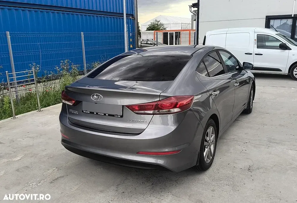 Hyundai Elantra VI 1.6 CRDI Highway — imagine 6