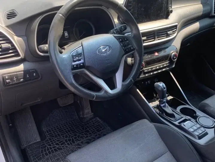 Hyundai Tucson III 1.6 T-GDi 4WD 7DCT Premium