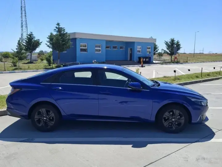 Hyundai Elantra VII 1.6 l 123 CP CVT Highway