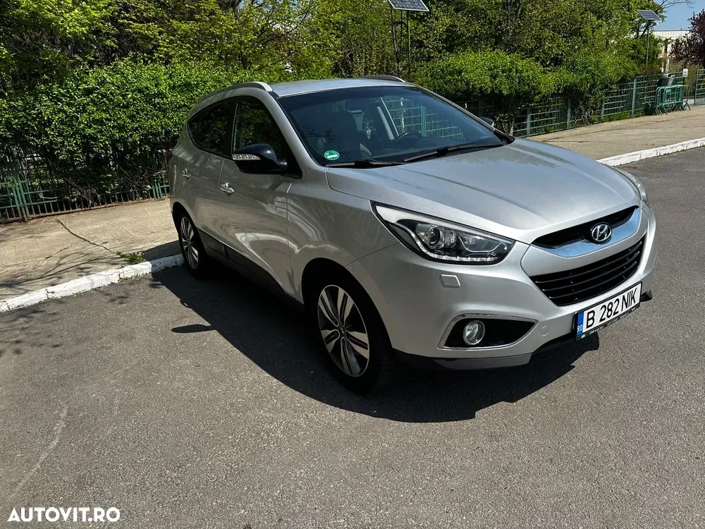 Hyundai ix35 2.0 CRDI 4WD Automatik Fifa World Cup Silver Edition — imagine 4