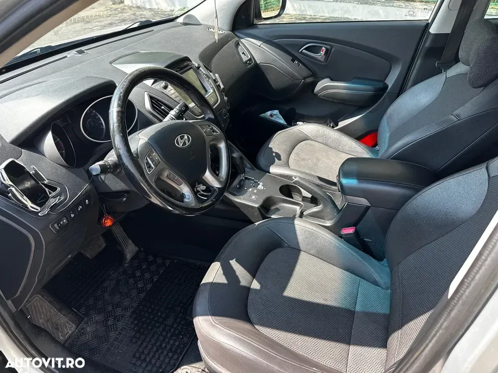 Hyundai ix35 2.0 CRDI 4WD Automatik Fifa World Cup Silver Edition — imagine 2