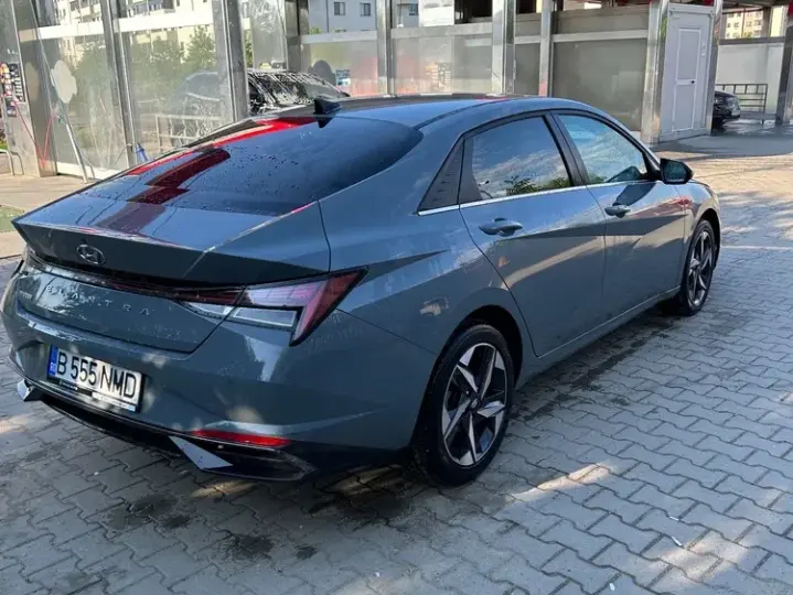 Hyundai Elantra VII 1.6 l 123 CP CVT Exclusive