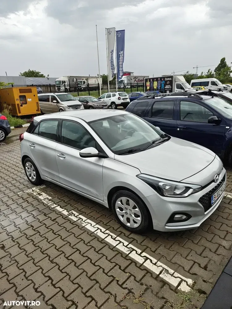 Hyundai i20 II 1.2 Pure — imagine 2