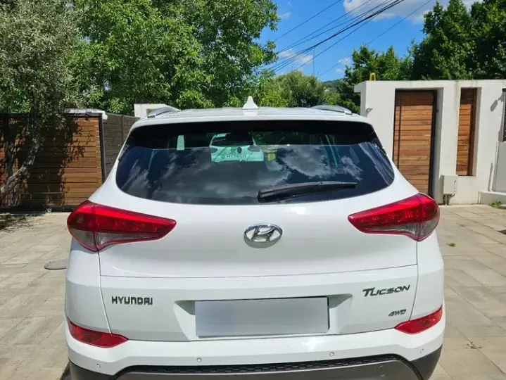 Hyundai Tucson III 2.0 CRDI 4WD Automatik Style