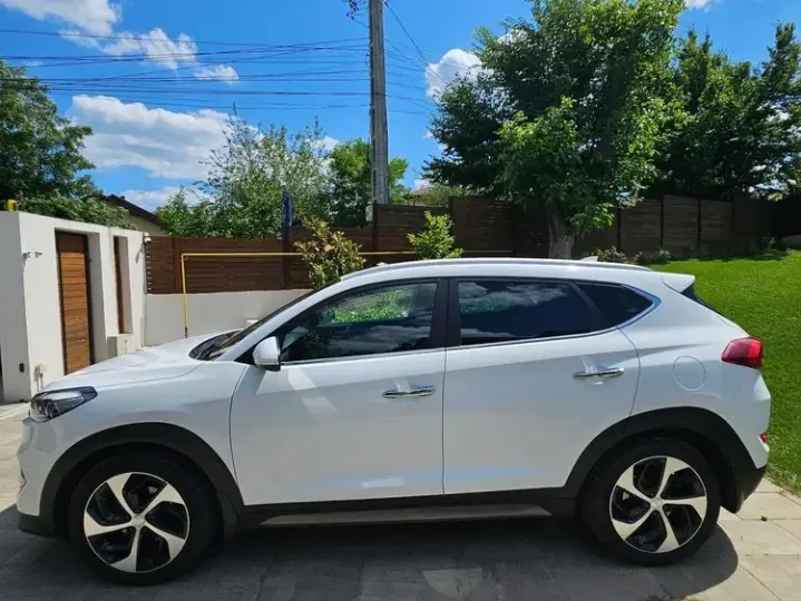 Hyundai Tucson III 2.0 CRDI 4WD Automatik Style