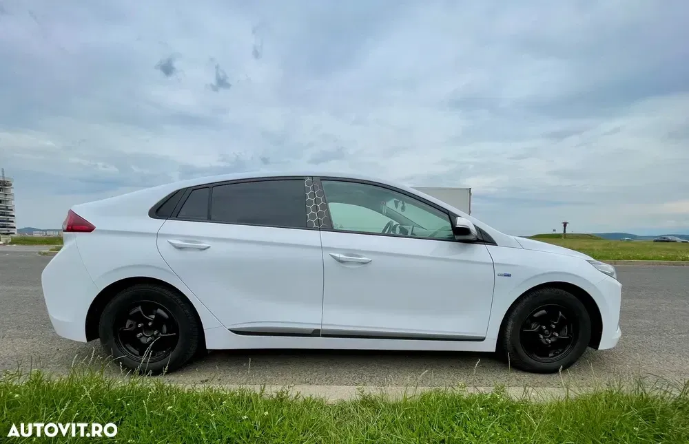 Hyundai IONIQ 141CP Exclusive — imagine 5