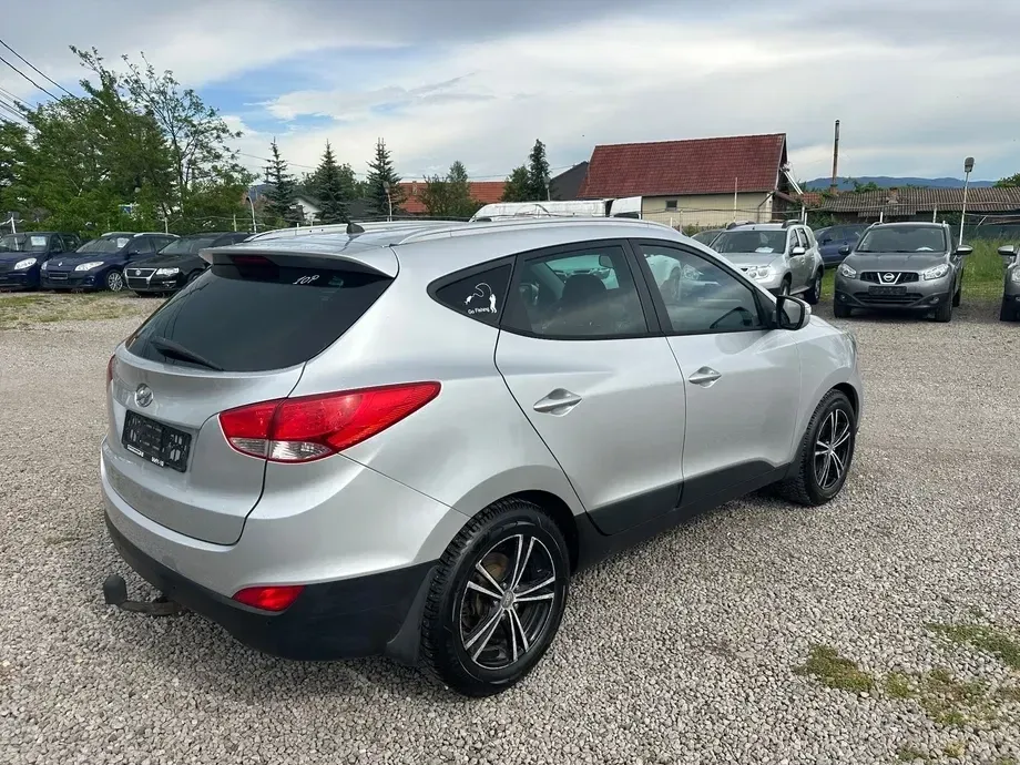 Hyundai ix35 2.0 CRDI 4WD Trend — imagine 4