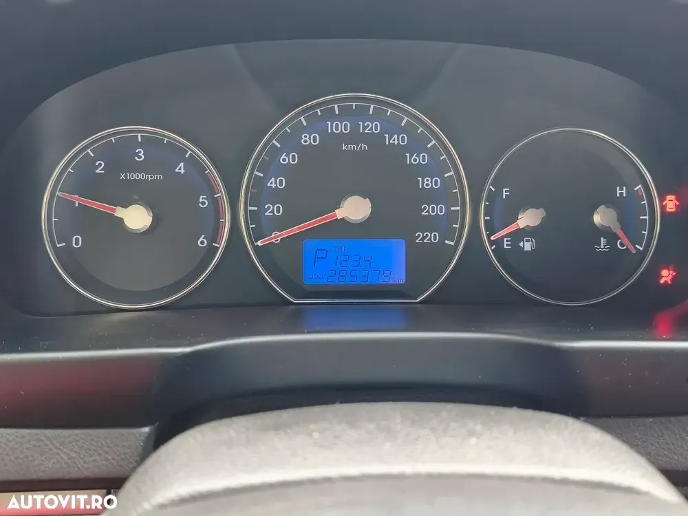 Hyundai Santa Fe II 2.2 CRDi 4WD CPF Automatik Comfort — imagine 4