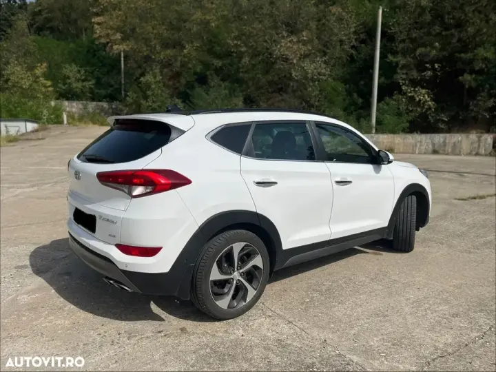 Hyundai Tucson III 2.0 CRDI 4WD 6AT Luxury+