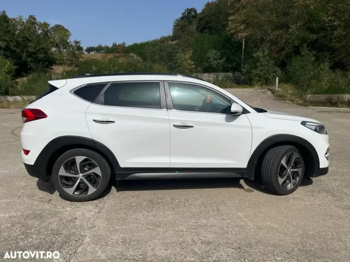 Hyundai Tucson III 2.0 CRDI 4WD 6AT Luxury+
