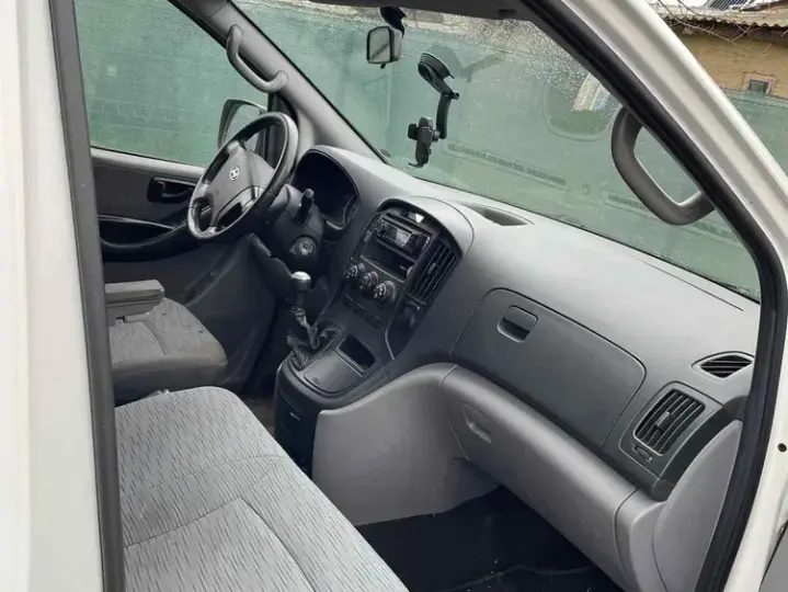 Hyundai H-1