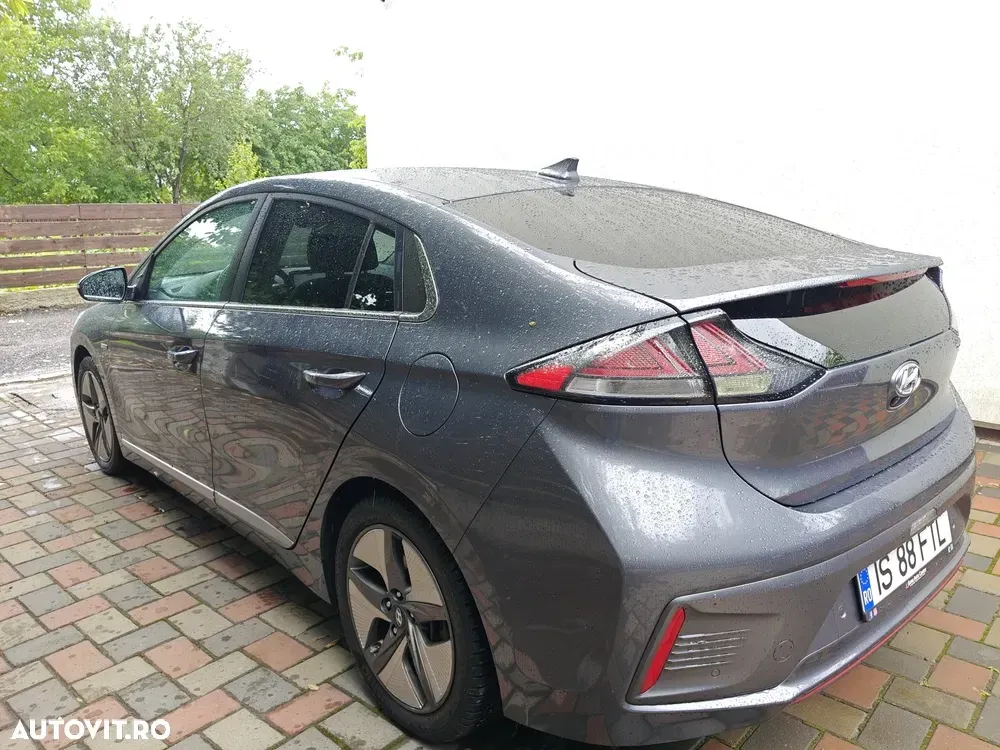 Hyundai IONIQ 1.6 GDI Premium — imagine 2