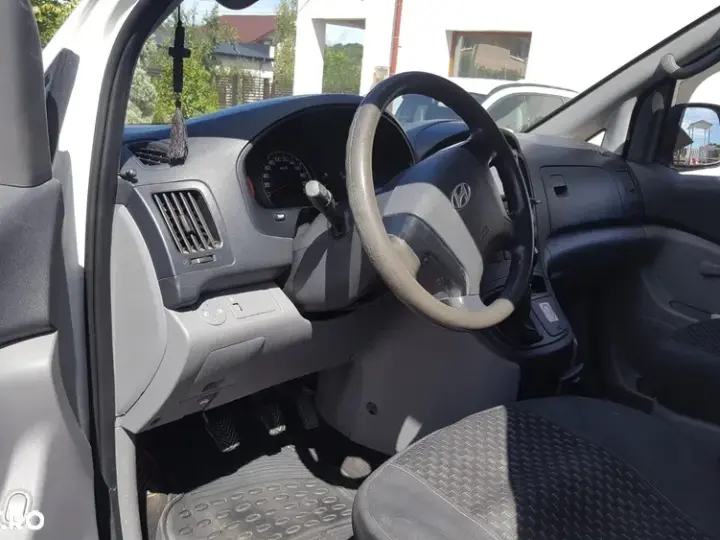 Hyundai H-1
