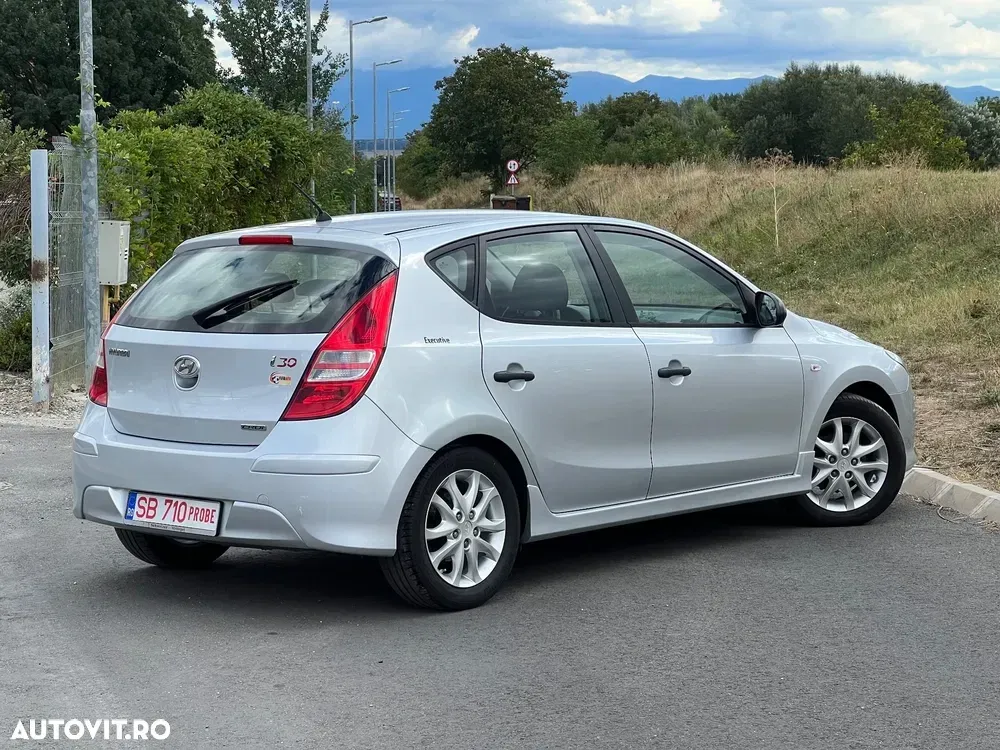 Hyundai i30 1.6 CRDI FIFA WM Edition — imagine 2
